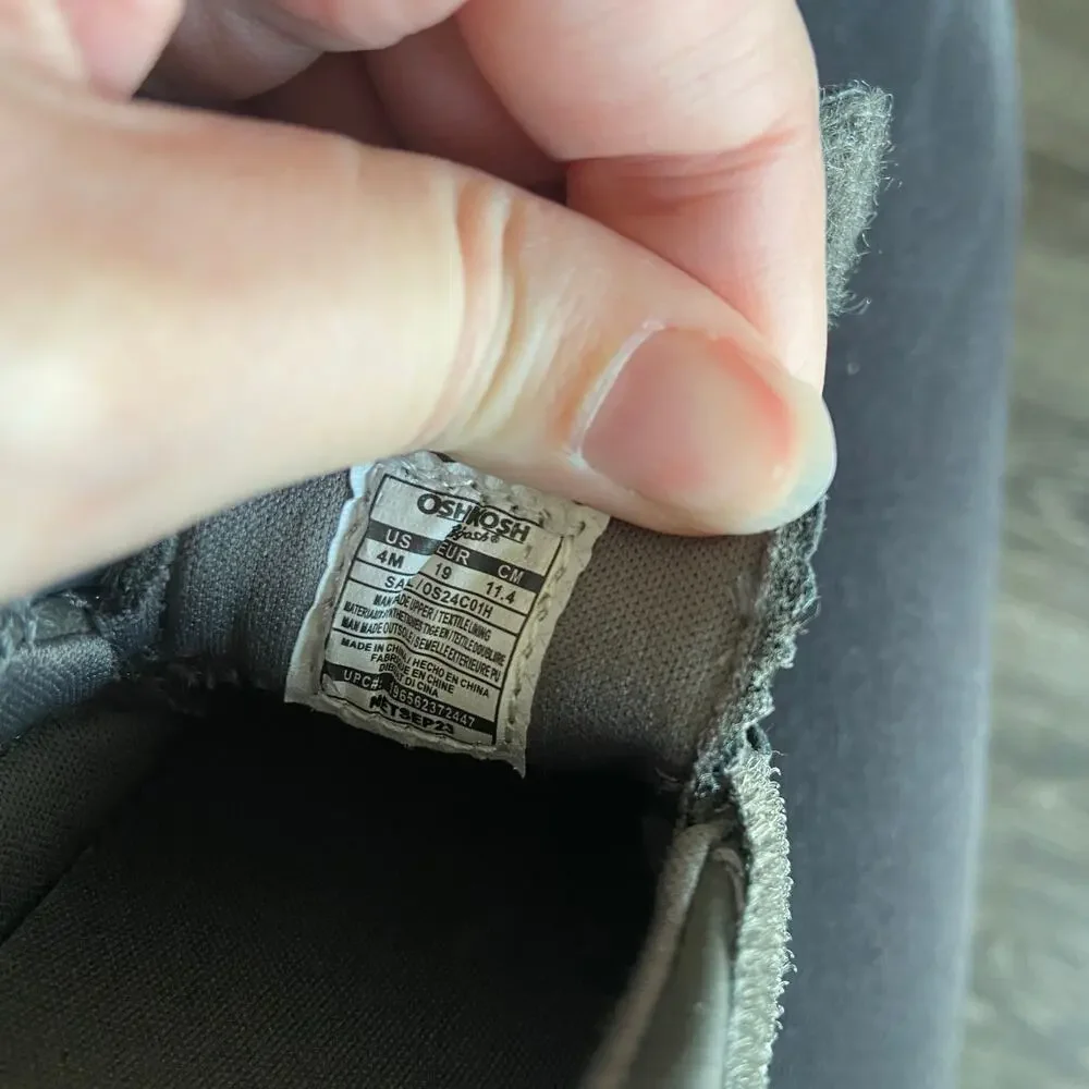OshKosh B'gosh Toddler Size 4 Gray Velcro Slip-On Casual Shoes